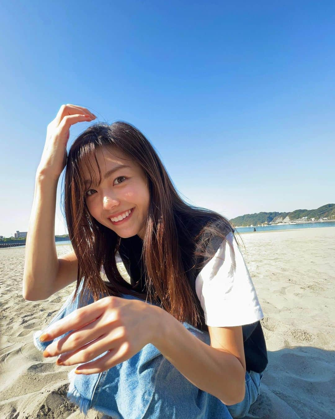 安田華乃のインスタグラム：「海で朝活✨  ちょっと来ただけで 砂まみれ😅」