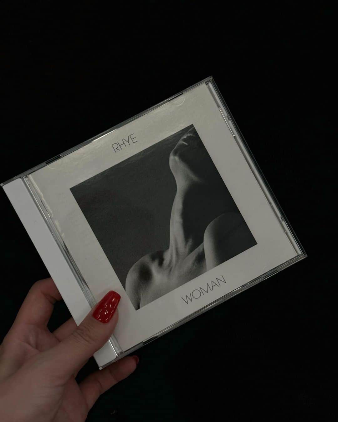 梯真奈美のインスタグラム：「1 清かで色褪せないrhye 2 仕事後のひと息 3 なんだかんだこうゆうお店が1番 4.5 好きなアーティストの歌声を五感で感じながら 6 🩰 7 好きなお馬と好きな空と好きな海と 8 🌥✨ 9 ホッと♡ 10 撮影で使ったお花はいつもわが家へお出迎え  #photodump」