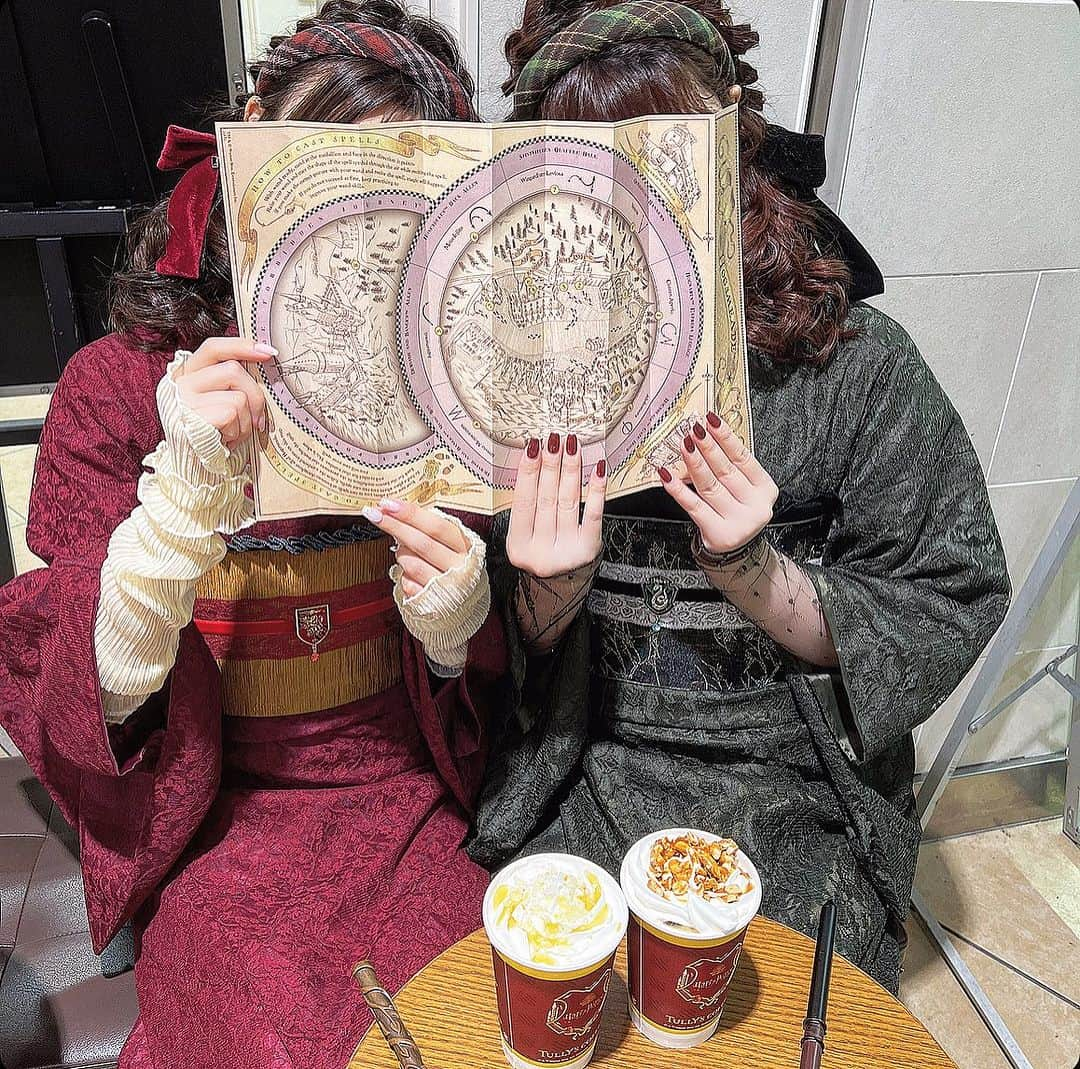 たんりいさんのインスタグラム写真 - (たんりいInstagram)「. . @m_i_zun と @village_tokyo で ハリポタコーデしてきたっ🧙🔮🪄✨  チェックの色違いカチューシャ で双子がめちゃクチャ可愛くて〜🫶💓 これきてユニバ行きたいレベル🥹💭💭  みーずん寮分け動画️❤️💚💙💛 近々 @village_tokyo に上げるから たのしみにしてて〜😏😏✨✨✨  #浅草着物レンタル #浅草着物レンタルvillage #着物レンタル浅草 #着物レンタル #浅草観光 #harrypotter #ハリーポッター #ハリーポッターコーデ #ハリポタコーデ」11月2日 18時19分 - tanrii97