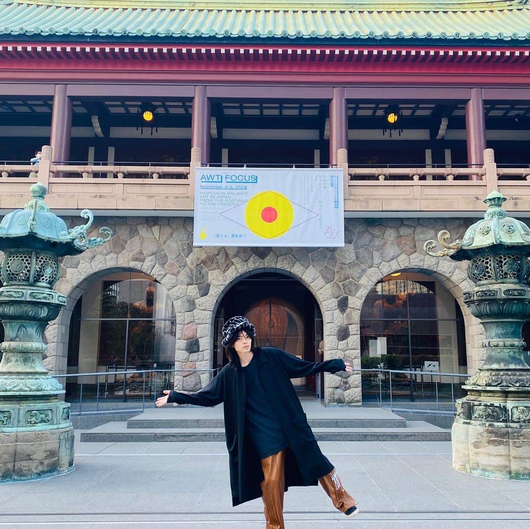 タカハシシンノスケのインスタグラム：「開催中のArtWeekTokyo に行って来ました。 大倉集古館と森美術館を回ってきました。 会期中は無料のシャトルバスで周れるので快適かつバリアフリー 11/5まで！ぜひこの機会に美術作品に触れて見てください。  #artweektokyo⠀ #artweektokyo2023⠀ #アートウィーク東京⠀ #アートウィーク東京2023 #PR」