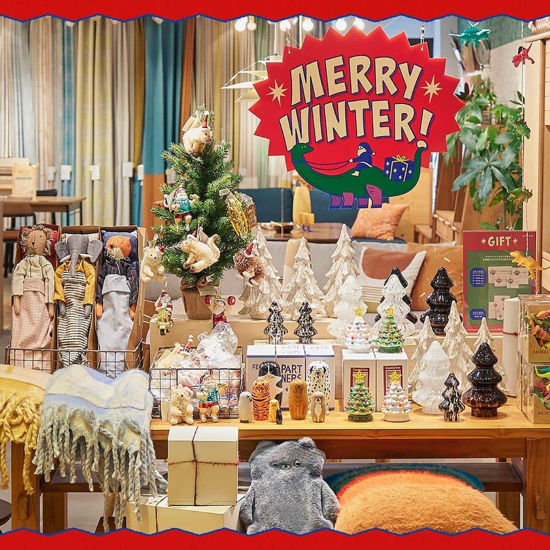 のインスタグラム：「クリスマスや冬の毎日を彩る、ユニークなアイテムが大集合！  unicoでは、本日よりクリスマス企画がスタート！ 遊び心たっぷりの、わくわくするようなアイテムが多数入荷しております。  クリスマスツリーを彩る遊び心のあるオーナメントをはじめ、 手軽にクリスマスムードを楽しめるセラミック製のツリーや、 日常使いやギフトにもぴったりなユニークなマトリョーシカ、ネコの湯たんぽなど。  クリスマスや冬の毎日が待ち遠しくなるアイテムをたくさんご用意しています。  もうすぐ、街にイルミネーションが輝き始める季節ですね。 にぎやかで明るい雰囲気のunicoのお店にも、ぜひ足を運んでみてください。  ■Merry Winter - 楽しさを届けよう - □期間：11月2日（木）～12月25日（月） □実施店舗：unico、unico loom各店、オンラインショップ ※unico stockでは実施しておりません。  —— ▼オンラインショップ・店舗情報は プロフィールのURLから！ @unico_fan —— #unico_fan #ウニコ#unicoのある暮らし #インテリアショップ #クリスマス #Christmas #Xmas #クリスマスグッズ #クリスマス飾り #クリスマスインテリア #クリスマスデコレーション	#クリスマスプレゼント #ギフト #贈り物	#冬支度	#湯たんぽ #スリッパ #ルームシューズ #オーナメント #クリスマスオーナメント #クリスマスツリー #ぬいぐるみ #マトリョーシカ」