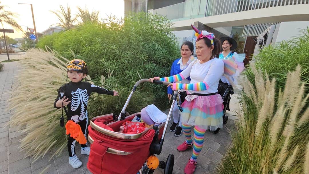与沢翼のインスタグラム：「ご近所さん巡り。チョコレートもらってきました☺️子供達が嬉しそうで、良かったです。」