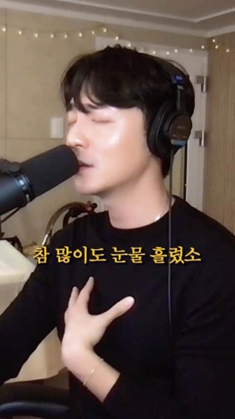 ロイ・キムのインスタグラム：「조승우 - 꽃이 피고 지듯이 커버해 봄.   우리 12월 콘서트에서 만나🤍」