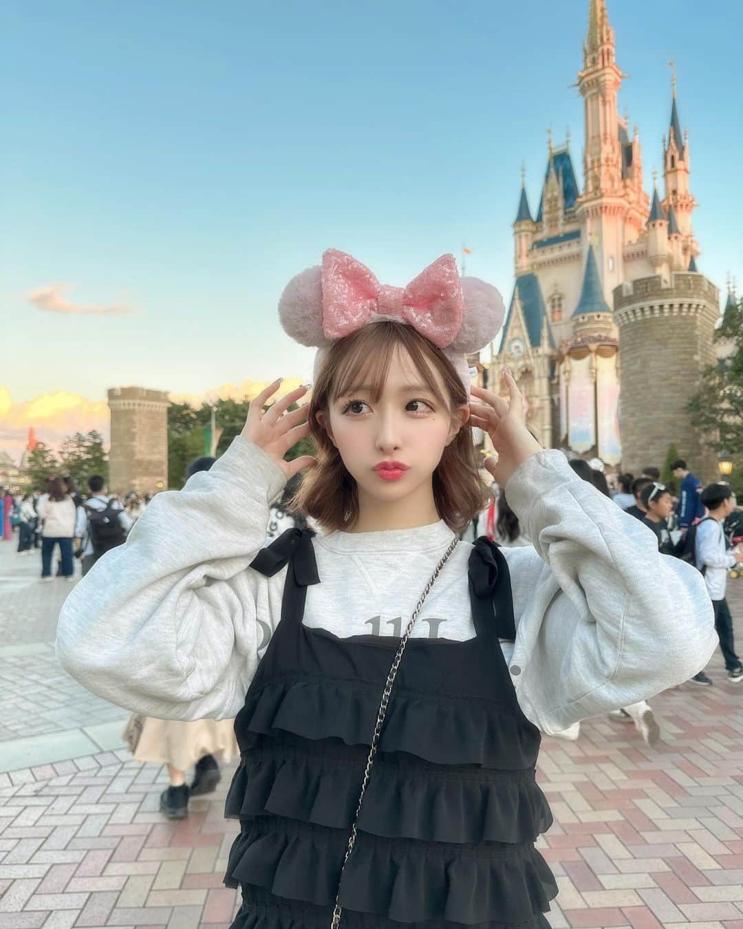 渡辺葉月のインスタグラム：「🏰☁️🫧  たくさん歩いた❕  #tokyodisneyland #disneyland #ディズニーランド #ディズニーコーデ」