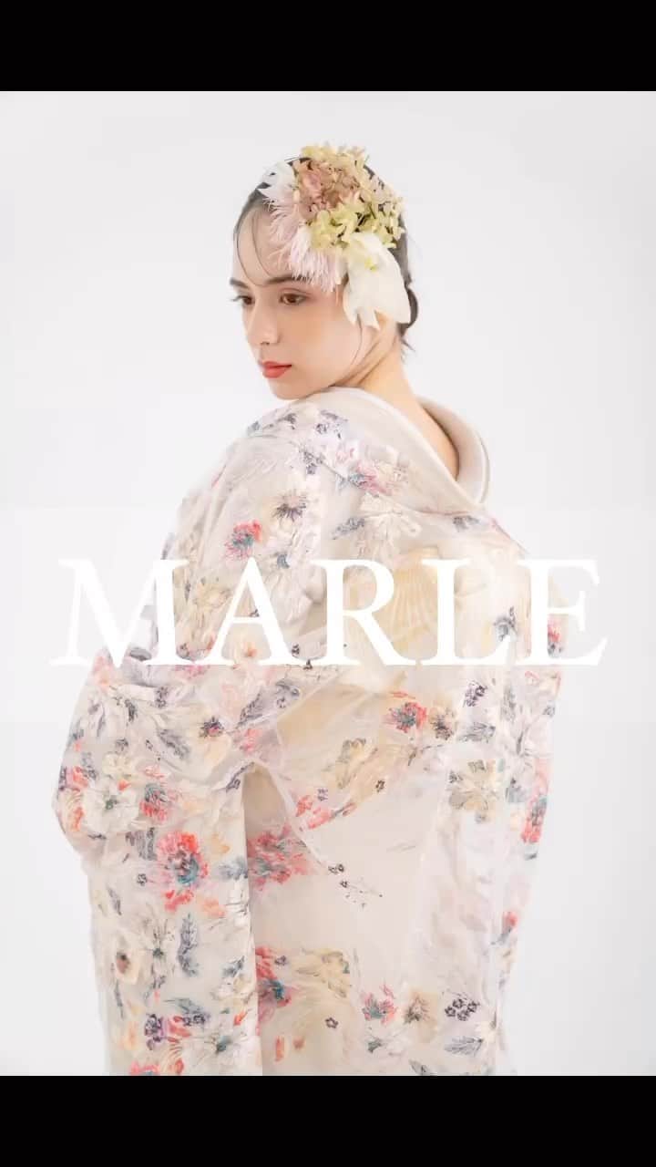 スタジオAQUA 横浜店のインスタグラム：「ㅤㅤㅤㅤㅤㅤㅤㅤㅤㅤㅤㅤㅤ  ---MARLE---  オリジナルブランドMARLEに待望の新作が！  Lilas -リラ- 優しい色味のレース地に、花の刺繍が際立つ1着。 儚さのある雰囲気で、落ち着きと可愛らしさのある打掛となっています。  @decollte_wedding  @decollte_weddingphoto   #スタジオアクア横浜店  #スタジオアクア横浜駅前店 #スタジオAQUA #デコルテ #デコルテフォト #撮る結婚式」