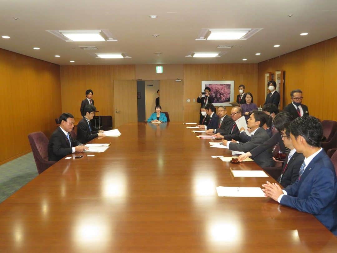 高市早苗のインスタグラム：「11月2日 山辺・県北西部広域環境衛生組合の要望で滝沢環境副大臣訪問に同行」