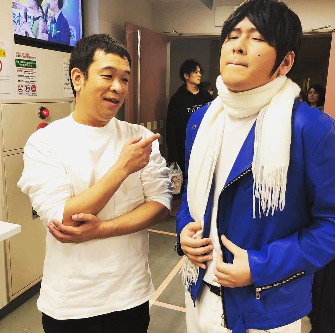 のインスタグラム：「きょうのげいにんレジェンド(514ばん)  Mr.シャチホコさん🎶  テーマ:『桜井さんこんなオシャレしてどしたんですか？』 『LOVEはじめました』    #芸人 #きょうのげいにん #Mr.シャチホコ さん #LOVEはじめました #プラスマイナス #プラスマイナス兼光 #兼光 #阪神今日もいけーーーー」