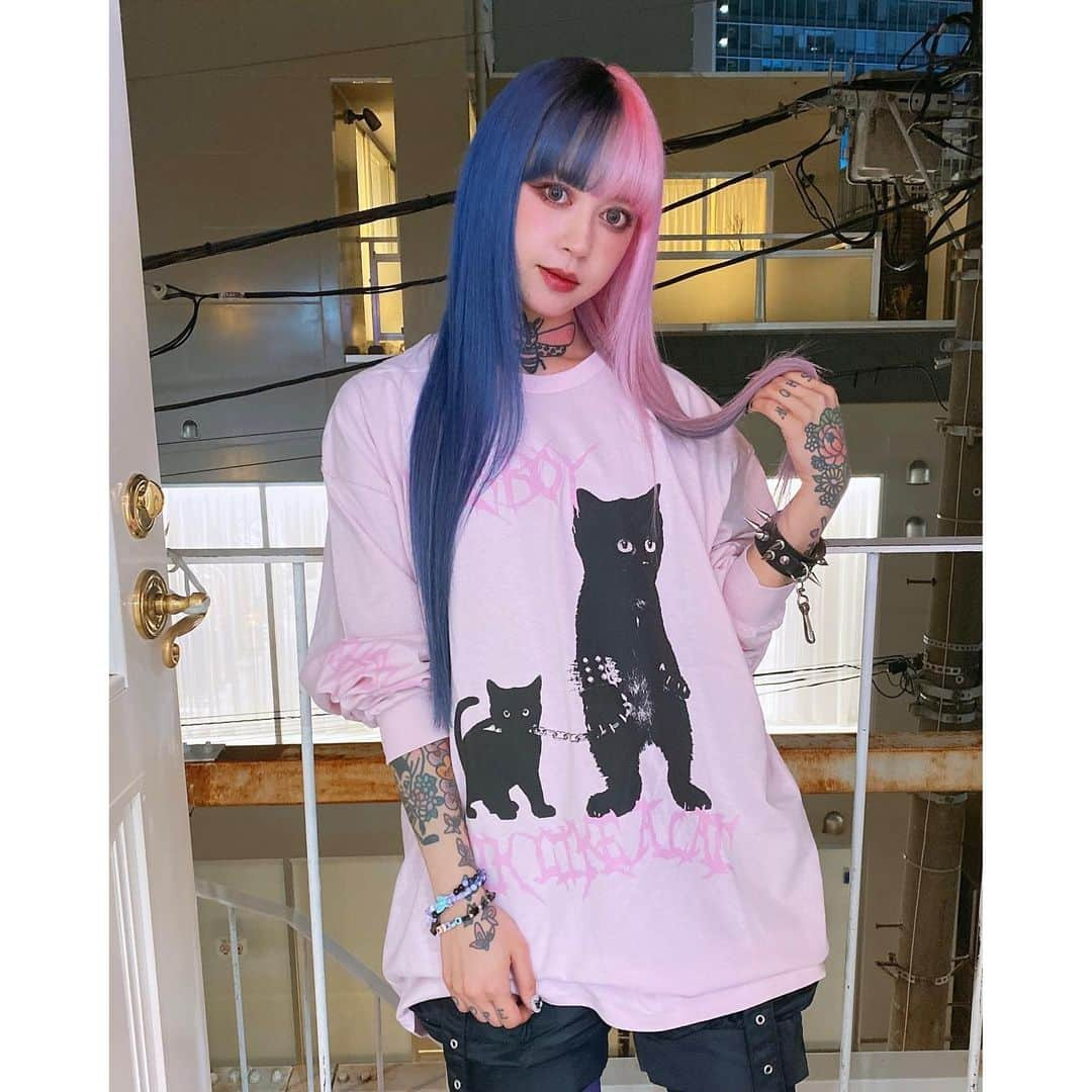 bettie'sclubさんのインスタグラム写真 - (bettie'sclubInstagram)「dark blue×baby pink💙🩷 @mimiiszombie  カラーメンテナンスしました。 いつもありがとう♡ #Bettie #bettiehair」11月2日 18時26分 - bettie_tokyo