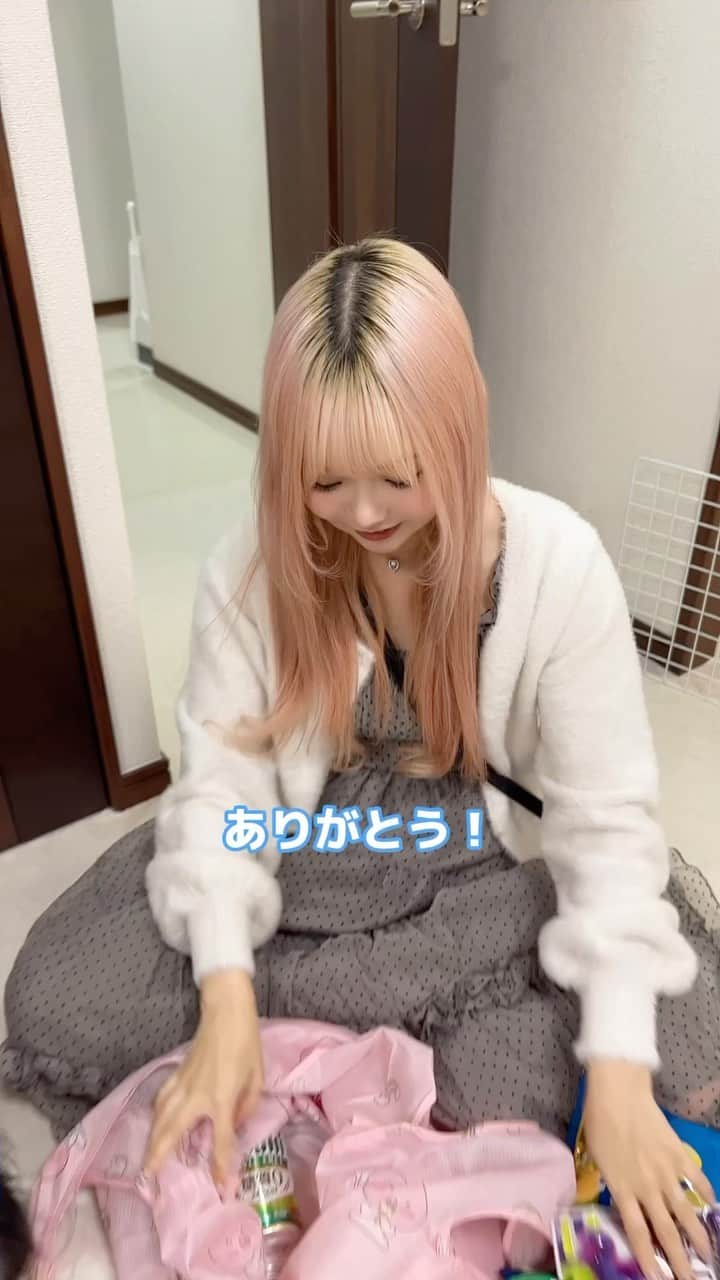 りゅなりさのインスタグラム：「酔っ払って帰ってきた妻が可愛すぎる😮‍💨 #りゅなりさ #夫婦 #夫婦の時間 #カップル #カップルの日常 #彼女 #可愛い」