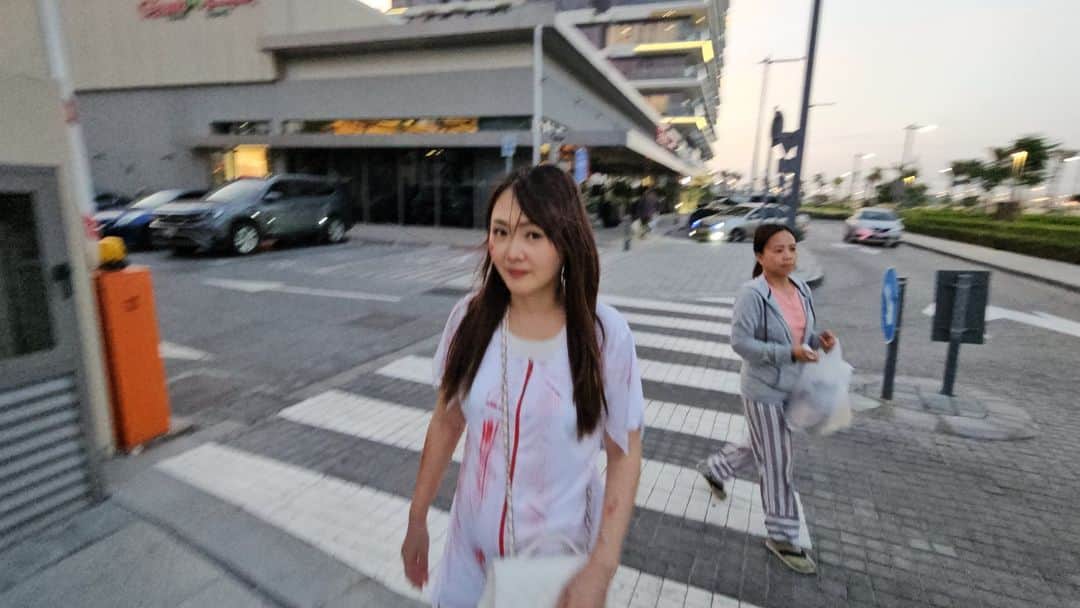 与沢翼のインスタグラム：「今年は、私も奥さんもコスプレ買う時間が取れてなくて、自分は私服、奥さんは前回と同じナースと手抜きでしたｗ」