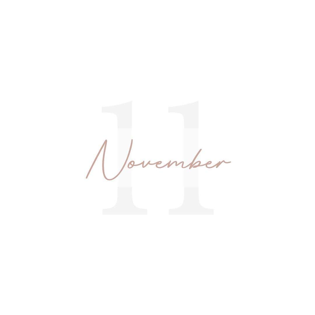チャペル・ド・コフレのインスタグラム：「．  11月がスタートしました𓍯𓂃 ‪  過ごしやすい季節になりましたね🍁 今月もたくさんの新郎新婦様のご結婚式が 素敵なものになるようお手伝いさせていただきます✨  #結婚式 #チャペルドコフレ #花嫁 #少人数婚 #少人数結婚式#家族婚 #アットホーム結婚式 #オープンキッチン #梅田結婚式場#wedding #先輩カップル#花嫁準備 #先輩花嫁#関西花嫁#大阪花嫁 #関西の花嫁さんと繋がりたい #花嫁diy#diy#洋装#和装#フォトウェデング#前撮り #photo#photowedding #マタニティフォト」