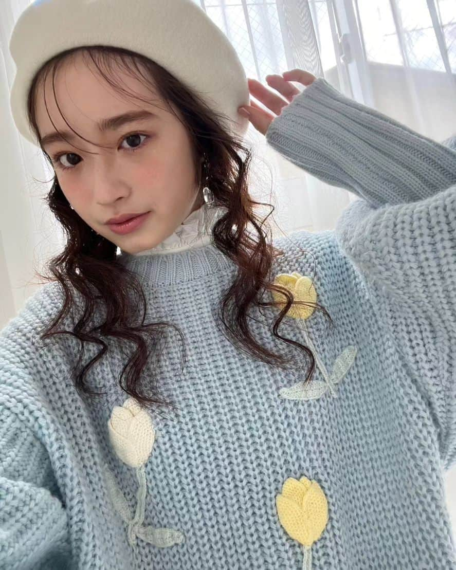 葛西杏也菜のインスタグラム：「.  セブンティーン秋冬号発売です！ クローズアップ企画で特集をしていただいたのでぜひ見てみてください！  4ページも載ってます🥹🥹  感想待ってます♡♡  #葛西杏也菜#セブンティーン#セブンティーン秋冬号#ST秋冬号」