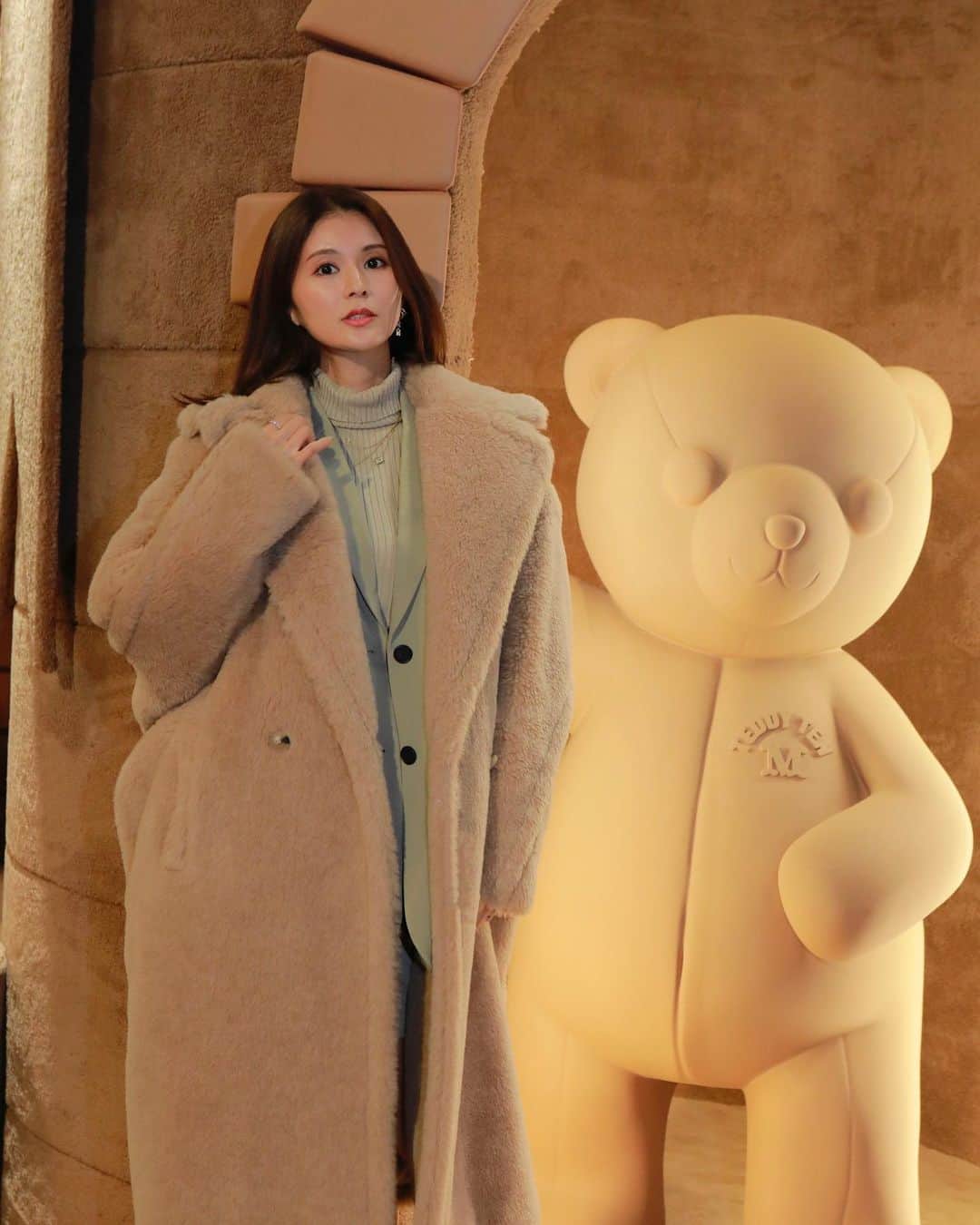 東野佑美のインスタグラム：「Happy 10th Anniversary Teddy🧸🤍 @maxmara   #MaxMara #TeddyTen #pr」
