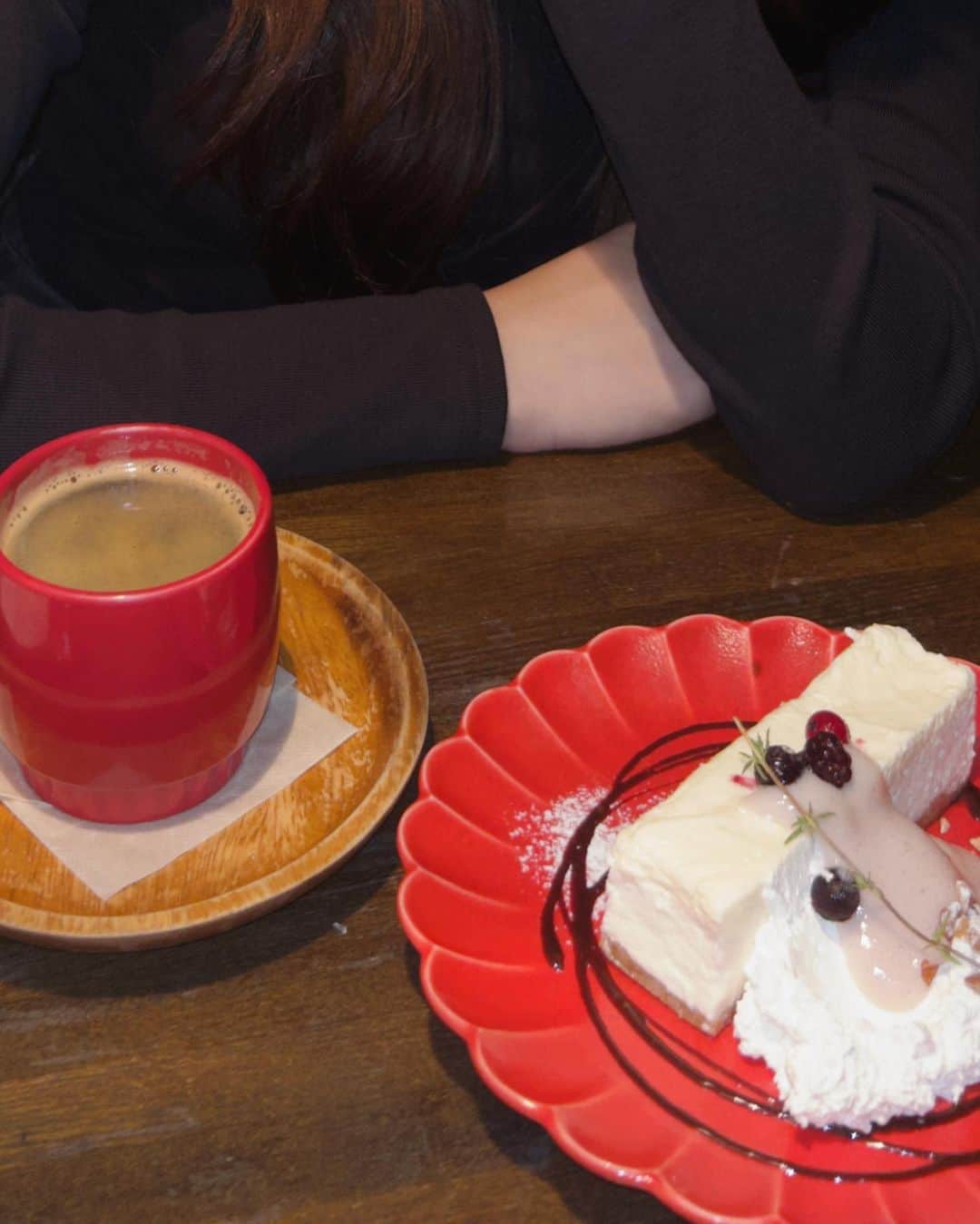 里仲菜月さんのインスタグラム写真 - (里仲菜月Instagram)「このあいだ食べたレモンケーキが美味しかった🍋」11月2日 18時44分 - natsuki_satonaka
