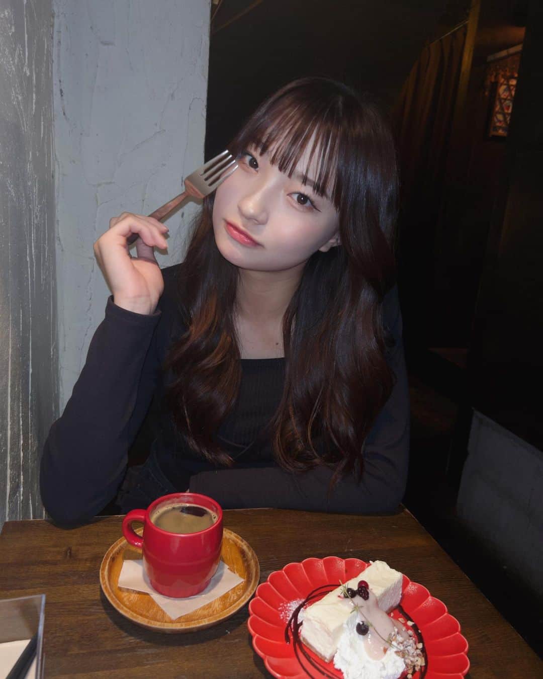 里仲菜月のインスタグラム：「このあいだ食べたレモンケーキが美味しかった🍋」