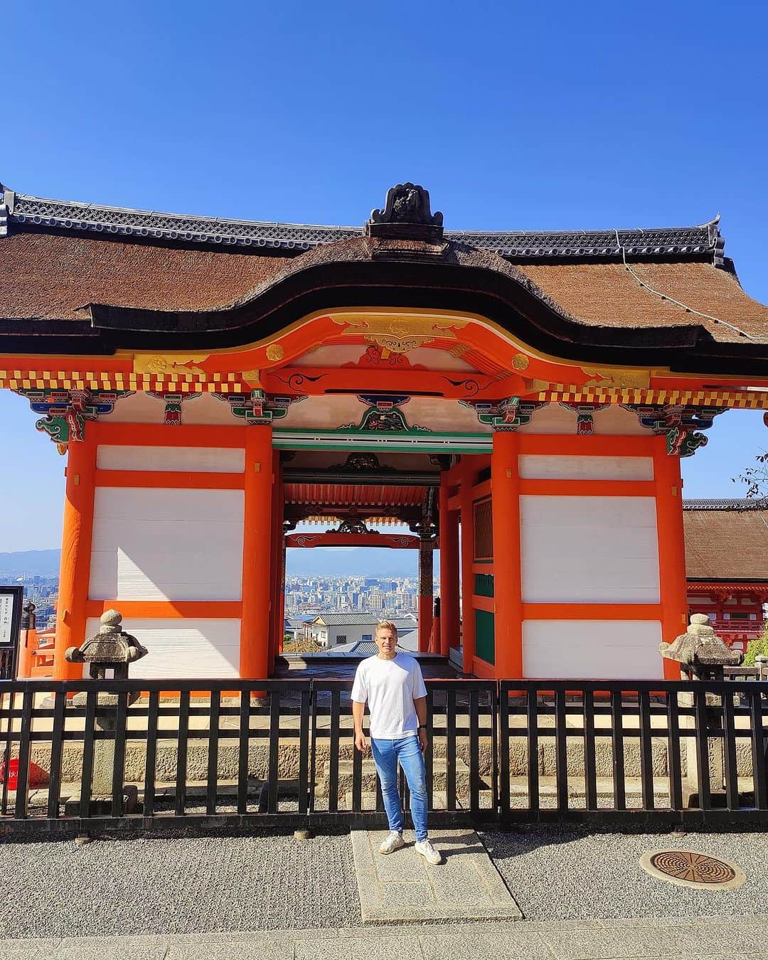 マルセル・キッテルのインスタグラム：「Back in Japan as ambassador of the @saitamacriterium But before the racing it's time for some sightseeing. We went to Hiroshima, lost a tear over the beauty of the Miyajima islands & the tragedy that can be seen in the Peace museum. Next stop was Osaka, a vibrant big city with great food. Last stop before Saitama: the old capital Kyoto with it's beautiful shrines, the Emperor's Palace and old city center. 🙏🏼 I'm once again absolutely in love with this country! 🇯🇵」