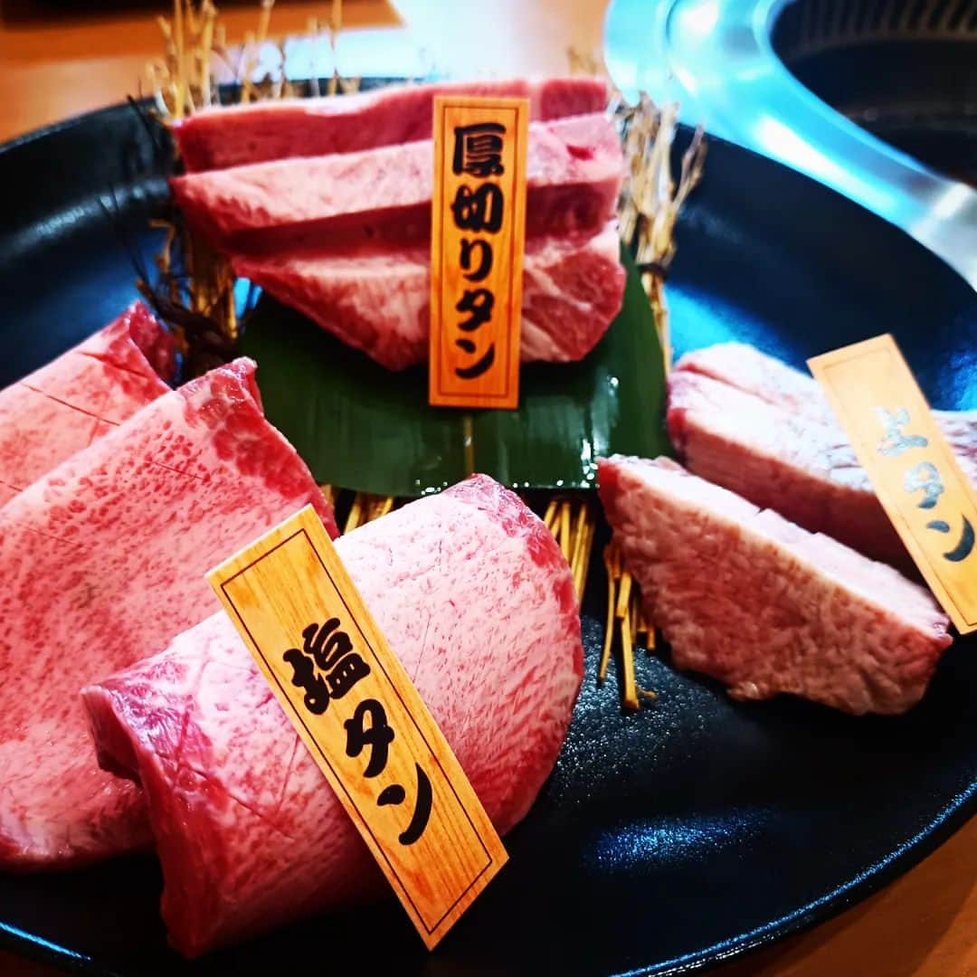 松本隆博のインスタグラム：「。 今日はいつもお世話になっております、 兵庫県豊岡市にある、但馬庵 はなれ に 「森山会長、焼肉🥩‪🔥を食べたいな」と ‪(´•ᴗ• ก )‬՞ ՞。 嬉しい食べたいものを遠慮なく🤤。 頂いた。 牛タンの厚切り、(写真撮るの忘れた)Tボーン ステーキ🥩。美味しかったです、そして はなれ自慢のお庭も綺麗😍🍁⠜ これは来年の秋とか🎃🍁🍄🌰さらに素晴らしい 庭になってると思います。 新たな事業のお話や松本隆博コラボの新規提案 も打診して頂いて、、いつもほんと、、、 常に未来を見据えて事業展開されるビジネスマインドには脱帽です。 森山会長、ご馳走様でした•*¨*•.¸♬︎。  但馬庵はなれ https://stamina.co.jp/hanare/」