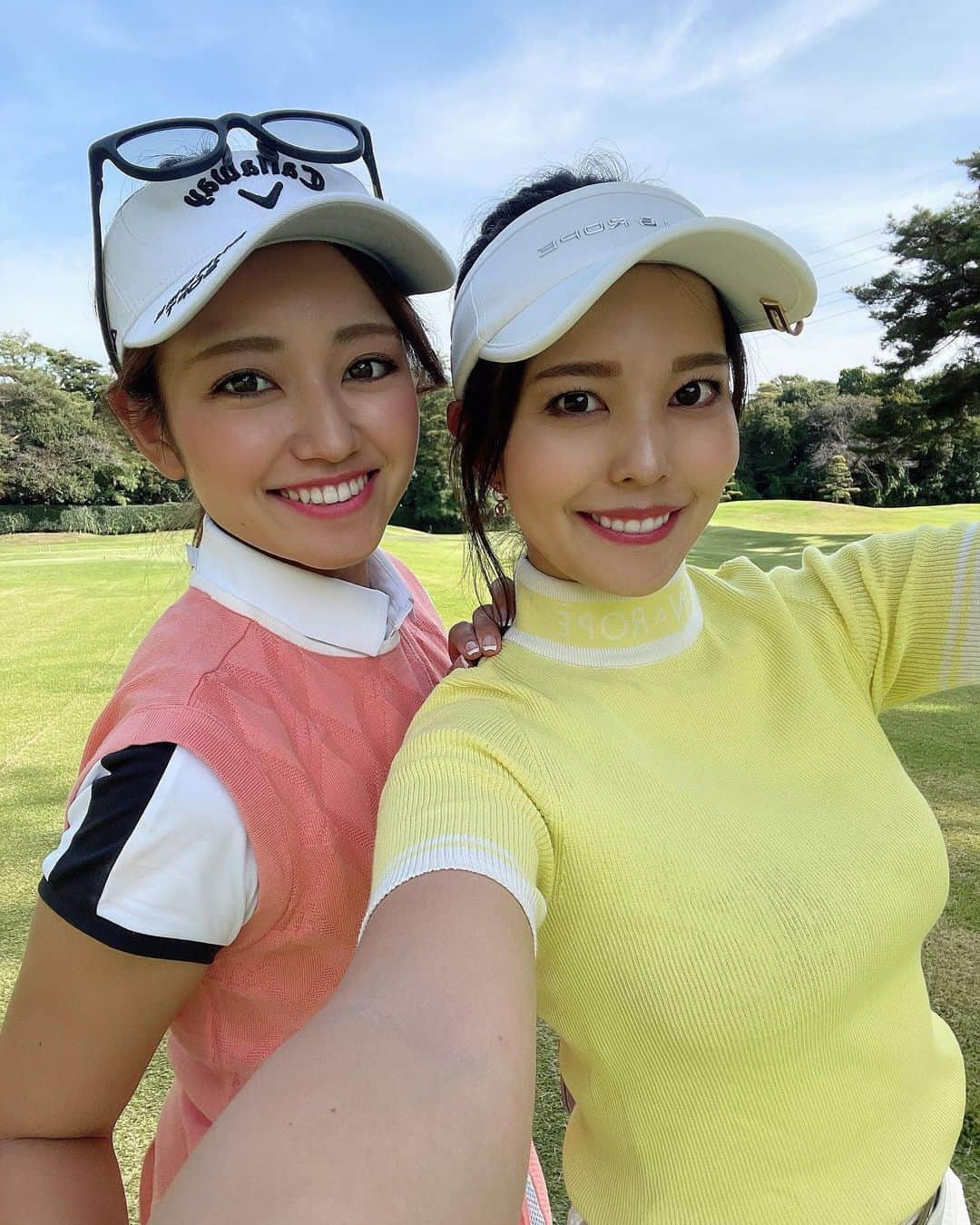 MINAMIのインスタグラム：「@sakuyako_golf 🧡💛 オレンジと黄色だった日🥳 この日はめちゃくちゃスイングについて語り合った🤣⛳️  全身 @adidasgolf @adidastokyo 🫶 紫すみれめちゃくちゃむすがしかったなぁ🥶 でも楽しかった💪🩷 . #pr #ゴルフ #ゴルフ女子 #ゴルフ男子 #スポーツ女子 # #golf #golfing #golfer #golfwear #ゴルフウェア #ゴルフコーデ #YouTube #골프 #골프여자 #高尔夫  #instagolf #ゴルフ好きな人と繋がりたい」