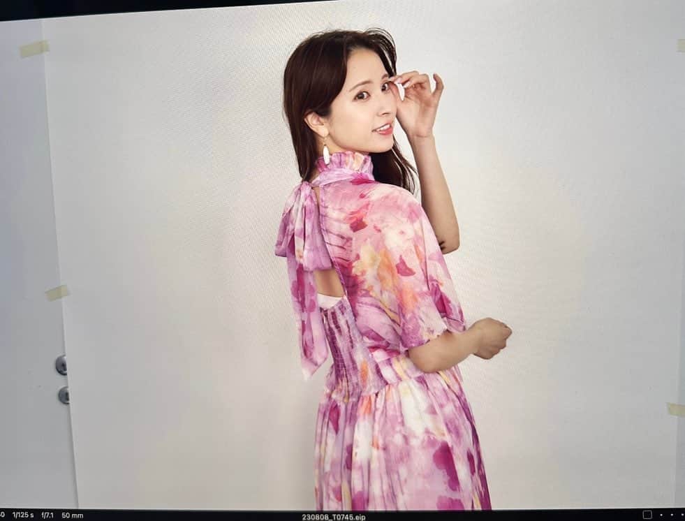 角谷暁子のインスタグラム：「テレビ東京 女性アナウンサーカレンダー2024 が発売されます💟 11月15日（水）が発売日だそうです。 来年はどんな1年になるでしょう、、💡」