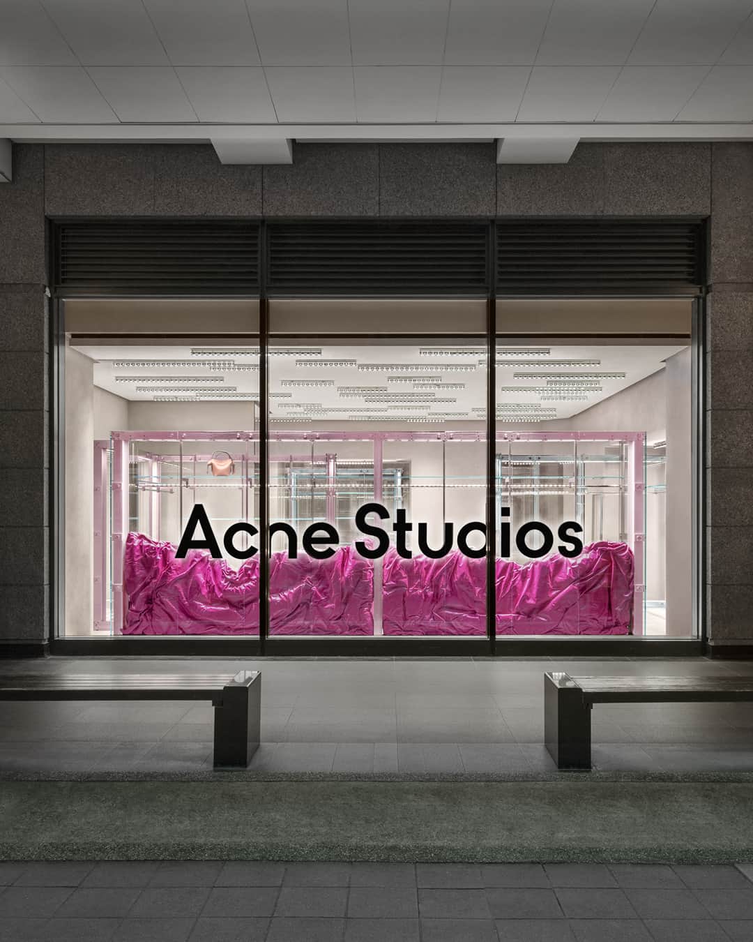 Acne Studiosのインスタグラム：「Introducing the new #AcneStudios Taipei store located in the Xinyi District of Taipei City. An angular space where artist #MaxLamb’s pink organic forms meet the linear formations of @BenoitLalloz’s light creations.⁣ ⁣ A limited edition Platt mini bag in pink will be available at the Taipei store to celebrate its opening. Come say hi!」