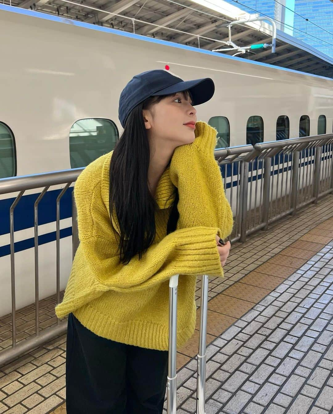 古川貴絵さんのインスタグラム写真 - (古川貴絵Instagram)「名古屋帰ってきた🚅​ 移動はゆるゆるコーデ◎​ ​ 珍しくきいろの💛💛​ 最近色物ハマってるの💛💛​ ​ ジップの開け具合で雰囲気変わるし、Tシャツ合わせとかもかわいい◎​ ​ ストーリーにURL貼ってあるよ〜！​ ​ #158#classicalelf#クラシカルエルフ#エルフコーデ#タイアップ#JAVA#ジャバ​ ​ @classicalelf_official」11月2日 18時56分 - _kiegram