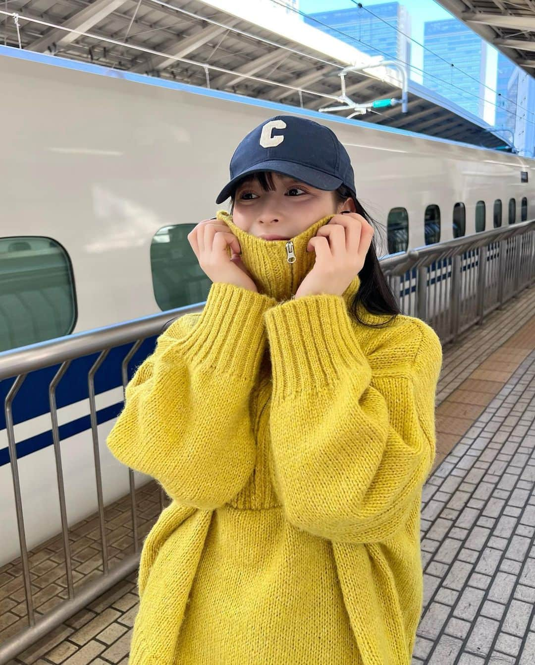 古川貴絵さんのインスタグラム写真 - (古川貴絵Instagram)「名古屋帰ってきた🚅​ 移動はゆるゆるコーデ◎​ ​ 珍しくきいろの💛💛​ 最近色物ハマってるの💛💛​ ​ ジップの開け具合で雰囲気変わるし、Tシャツ合わせとかもかわいい◎​ ​ ストーリーにURL貼ってあるよ〜！​ ​ #158#classicalelf#クラシカルエルフ#エルフコーデ#タイアップ#JAVA#ジャバ​ ​ @classicalelf_official」11月2日 18時56分 - _kiegram