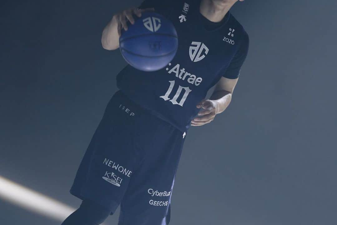 岡田優介さんのインスタグラム写真 - (岡田優介Instagram)「Photo Shooting  #ALTIRICHIBA #BLEAGUE #アルティーリ千葉 #Bリーグ 📷 by @altirichiba_official」11月2日 18時57分 - ysk_okada