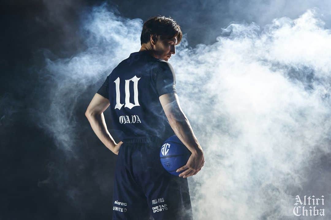 岡田優介のインスタグラム：「Photo Shooting  #ALTIRICHIBA #BLEAGUE #アルティーリ千葉 #Bリーグ 📷 by @altirichiba_official」