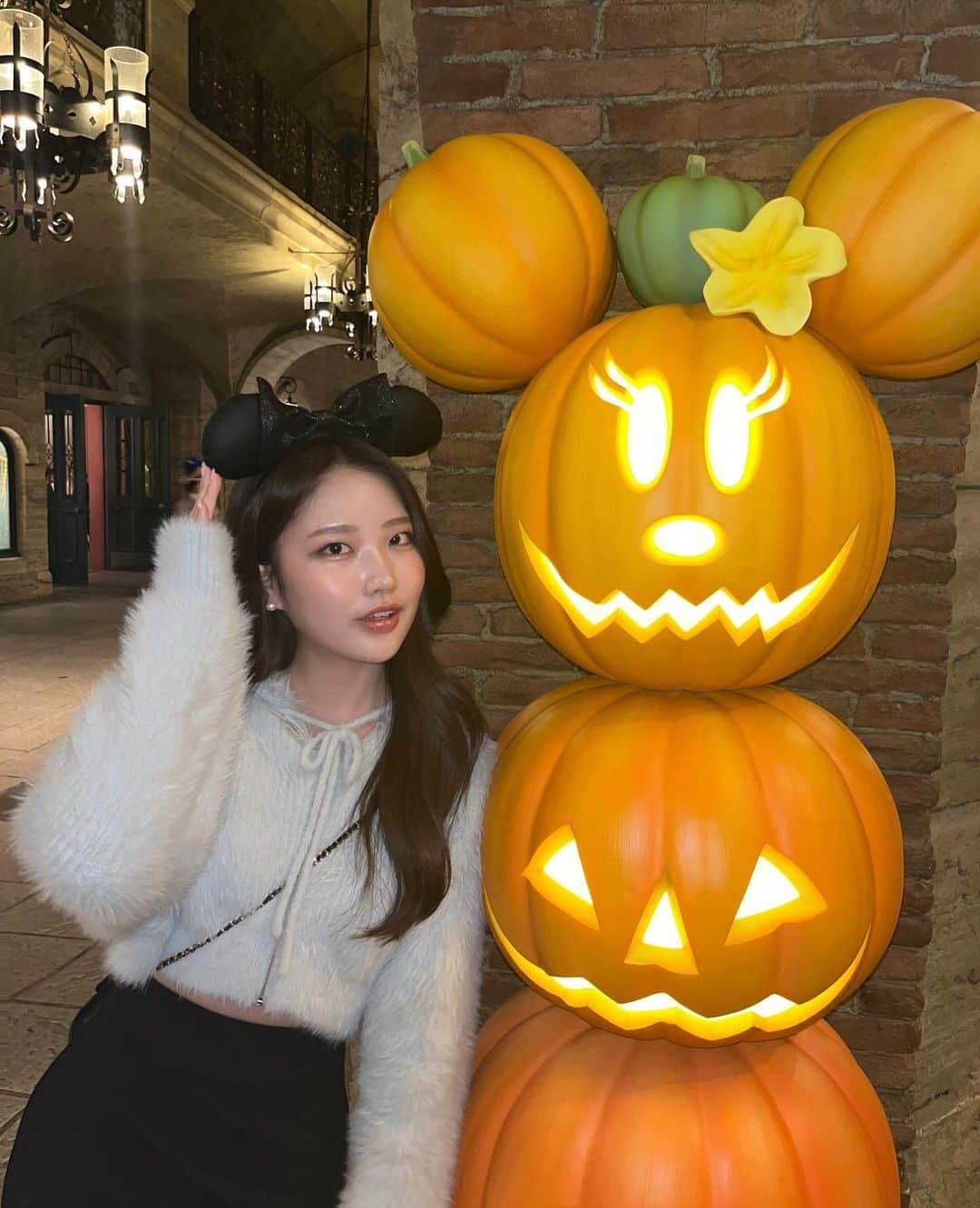 権隨玲さんのインスタグラム写真 - (権隨玲Instagram)「ディズニーハロウィン🎃🖤すぎちゃったけど....笑  もう11月かぁはやくてびっくりする（ ; ; ） ずっと待ってた冬だから全力で楽しむ~~ゾ」11月2日 19時02分 - rea__room