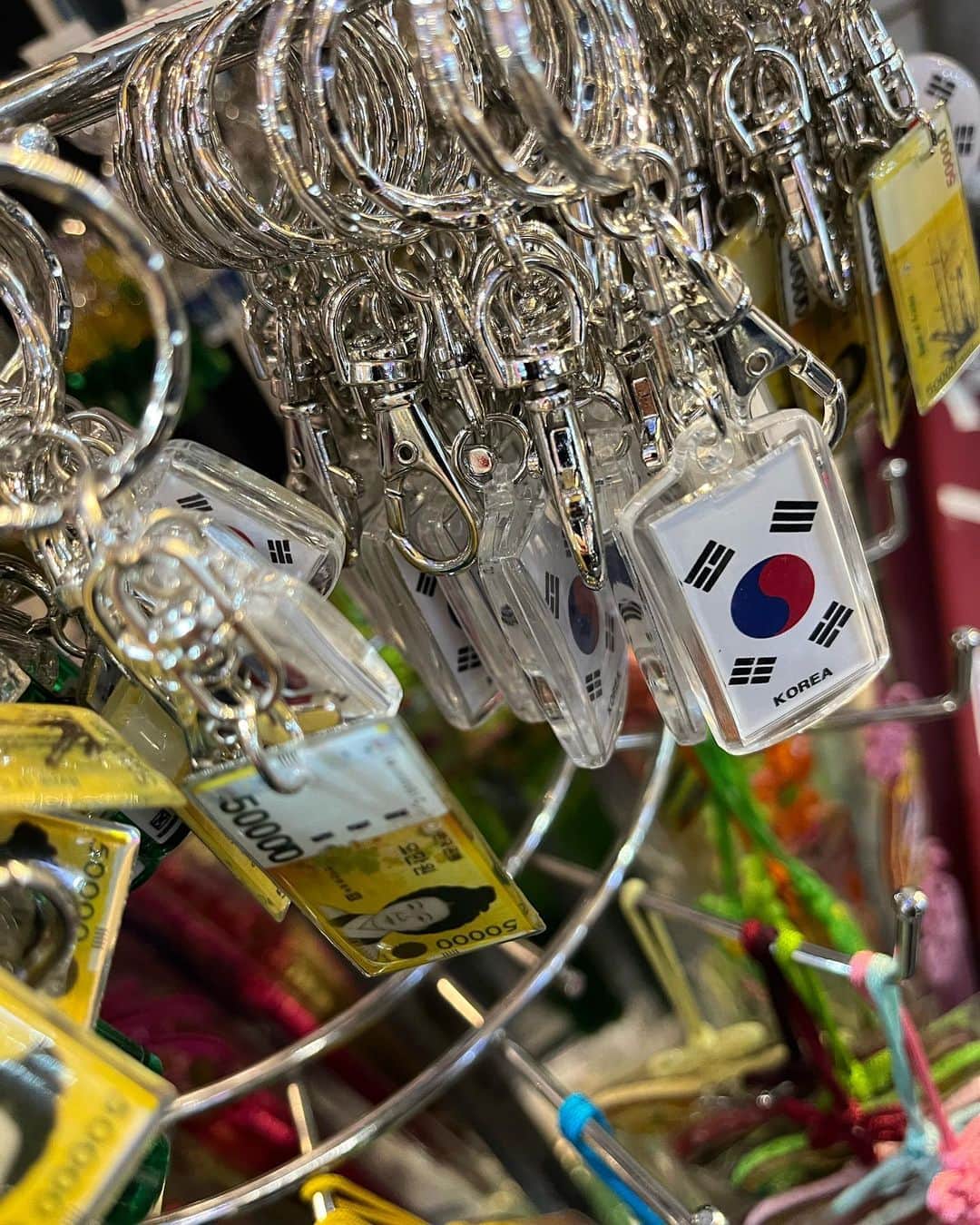 金子綾さんのインスタグラム写真 - (金子綾Instagram)「長女との弾丸韓国旅行。 JKとパンツは同じでロンTだけ持参。 楽しすぎた。 ハマりそう。」11月2日 19時02分 - ayaaa0707