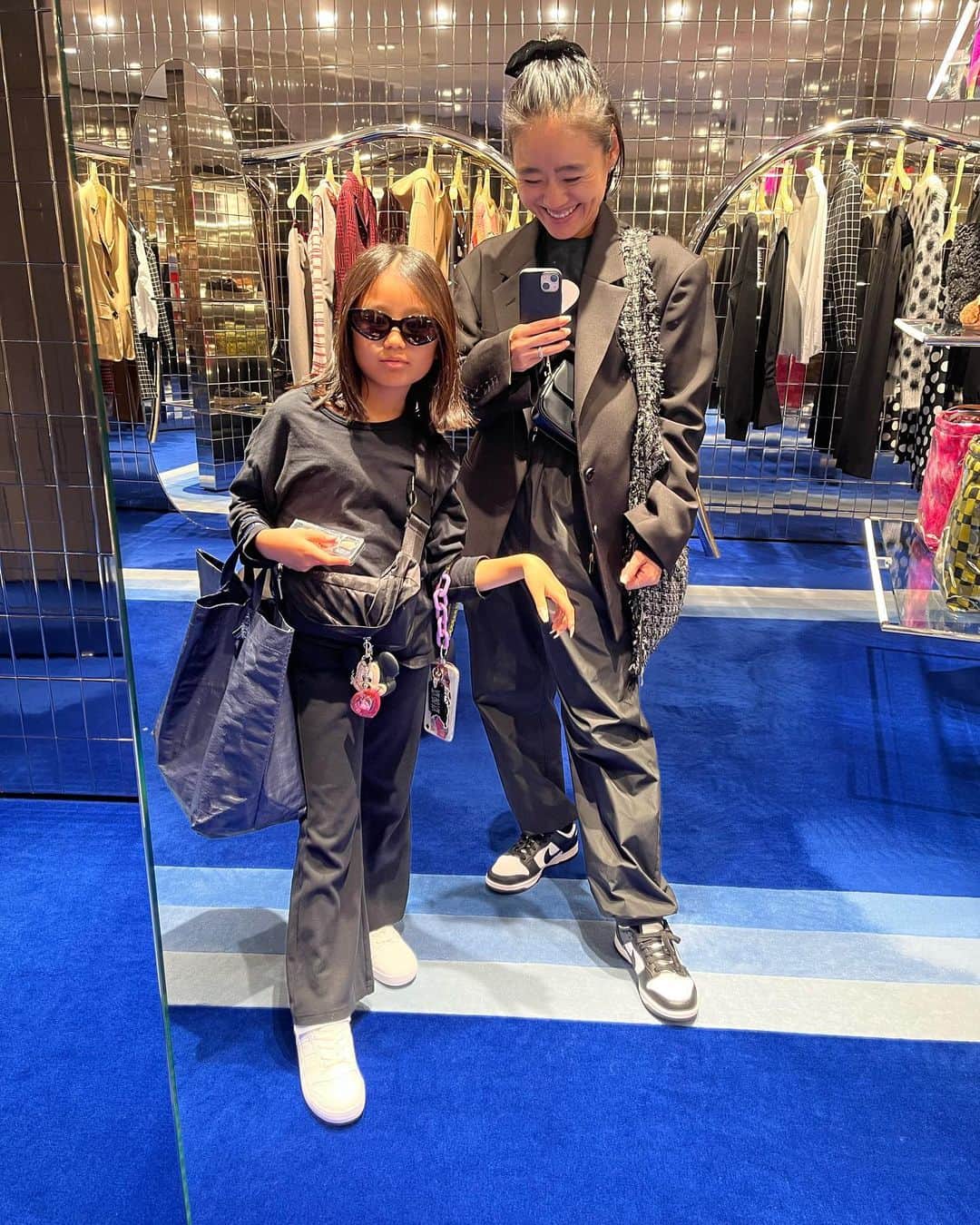 金子綾さんのインスタグラム写真 - (金子綾Instagram)「長女との弾丸韓国旅行。 JKとパンツは同じでロンTだけ持参。 楽しすぎた。 ハマりそう。」11月2日 19時02分 - ayaaa0707
