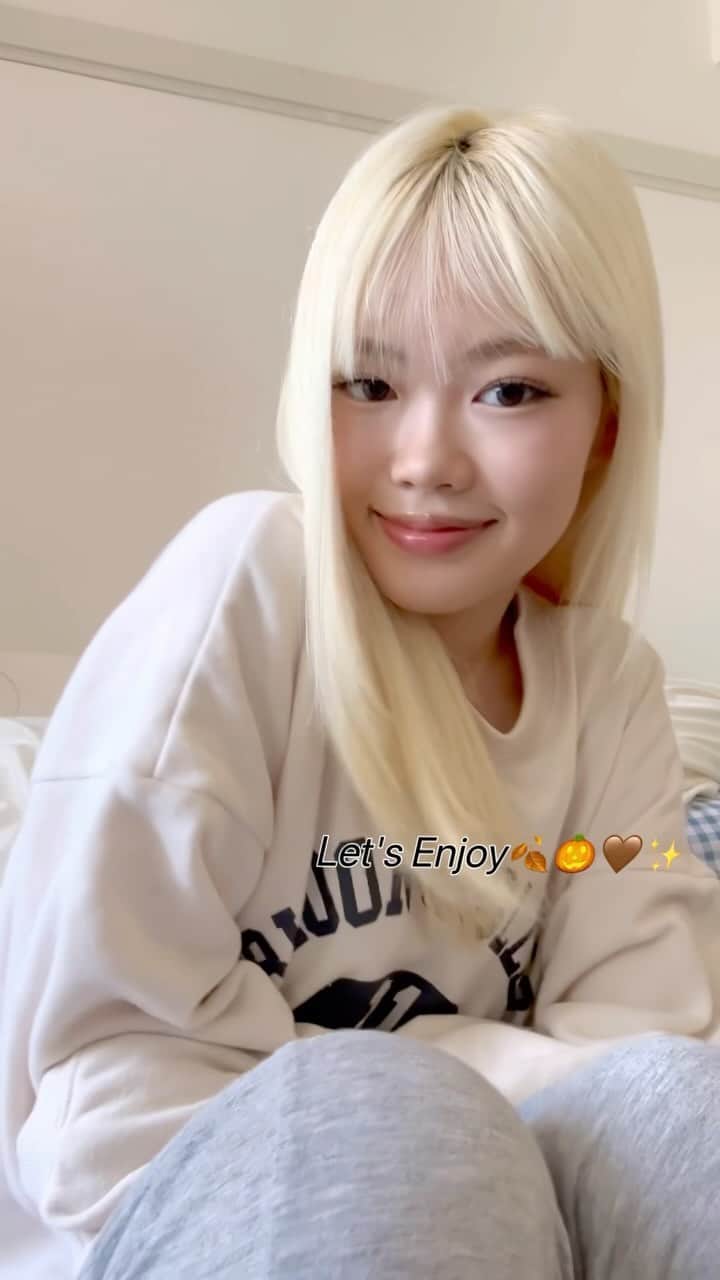 のインスタグラム：「秋もさらさらで🍂✨🎵  私はまとまり急募なのでこの日は ナチュラルモイストを使っているよう🩵  #PR #エッセンシャル #ウォータートリートメント #マーメイド髪水 #水トリートメント」
