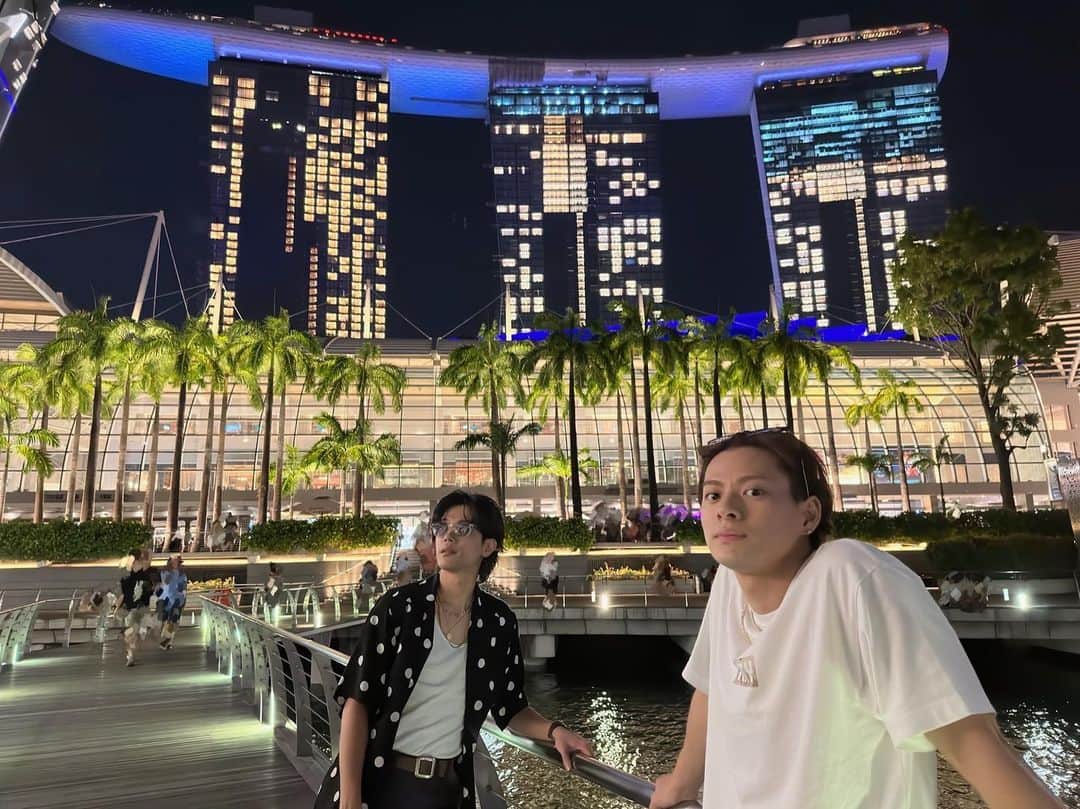 神宮寺勇太さんのインスタグラム写真 - (神宮寺勇太Instagram)「シンガポールに紫耀と行ってきました🫡 久しぶりの海外楽しかったので写真載せて行くね🤤」11月2日 19時05分 - _yutajinguji