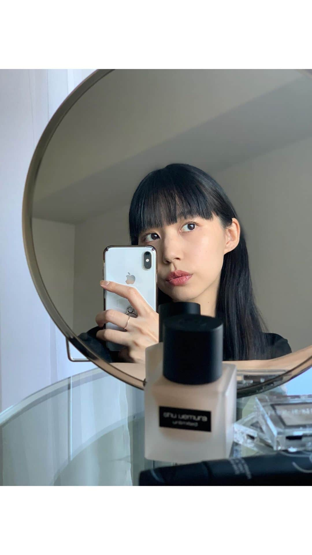 Shiho Sasakiのインスタグラム：「daily makeup💄  product… @narscosmeticsjapan  ・soft matte primer ・soft matte advanced perfecting powder ・after glow sensual shine lipstick 321  @shuuemura  ・アンリミテッド ラスティング フルイド 574 ・ブローシェーダー クール  @suqqu_official  ・volume eyebrow mascara 04  @addictionbeauty_official  ・the eyeshadow Pearl 032P ・the eyeshadow Pearl 110P ・the mascara primer curl fixer 001  @uzu_byflowfushi  ・mote mascara black  @rmkofficial  ・グロースティック  #ナチュラルメイク #大人メイク #黒髪ロング」