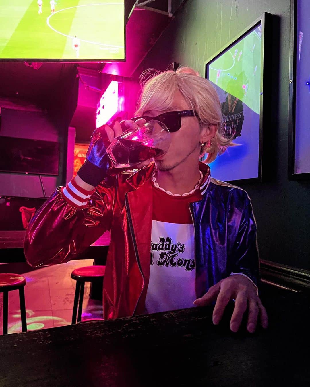 かずえいのインスタグラム：「海外ぶちかましハロウィン🎃 からのその後  ハーレークインの上着はギリ私服にはならない  最高におもろいハロウィン動画見てみてね #ハーレークイン」