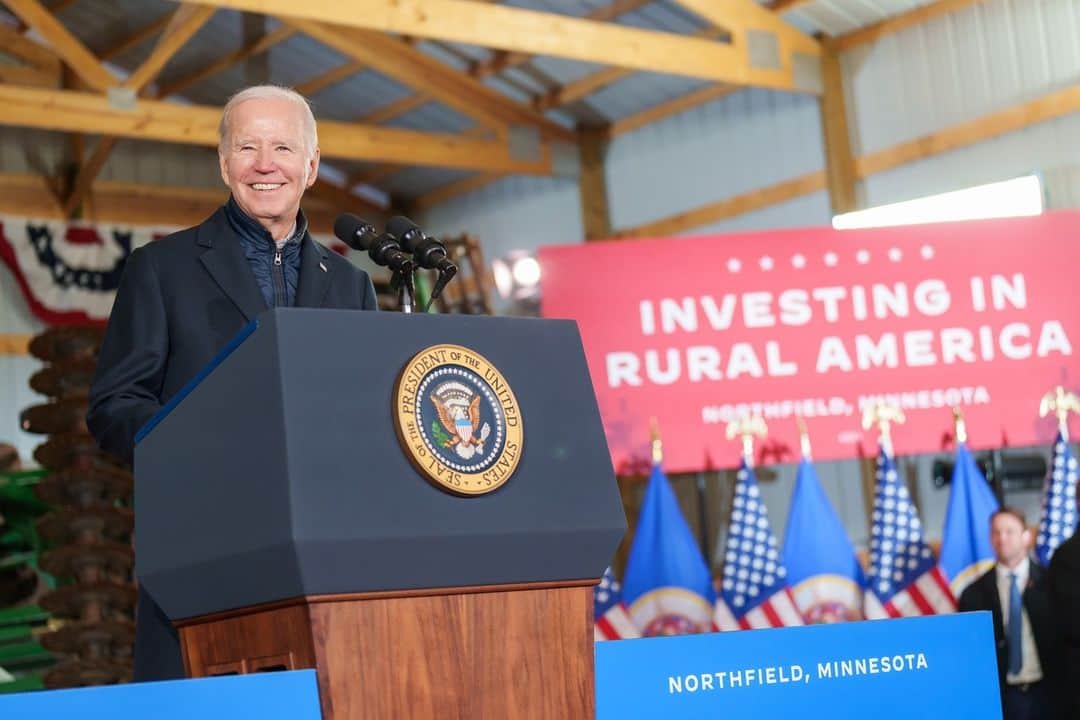 The White Houseのインスタグラム：「Today, President Biden announced over $5 billion in new investments in creating and expanding economic opportunity in rural America – because when rural America does well, we all do well.」