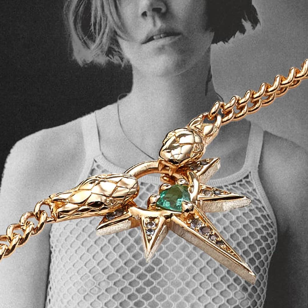 ストーレンガールフレンズクラブのインスタグラム：「Serpent heads and trilliant-shaped tourmaline are dusted in white spinal stones on solid curb chain.  Shop Celestial Punk」