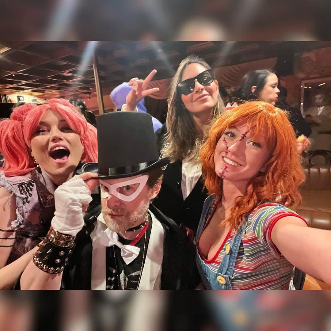 キャサリン・マクナマラさんのインスタグラム写真 - (キャサリン・マクナマラInstagram)「BOO! 👻 Spooky Season is over?!? Bloody Hell, it was well spent! Murderous dolls go mafia 🔪, a demon enters Wonderland ❣️, and an otherworldly visitor 👽… Trick or treat indeed! 🎃」11月2日 10時27分 - kat.mcnamara