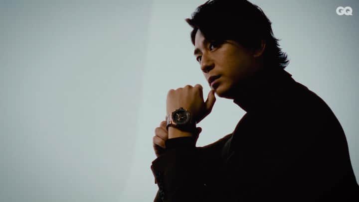 ウブロのインスタグラム：「【HUBLOT × 三浦翔平】 俳優・三浦翔平さん @shohei.63 を魅了した注目の日本限定モデル「ビッグ・バン ウニコ ベルルッティ アルミニオ キングゴールド」と、ウブロを象徴する「ビッグ・バン ウニコ チタニウム セラミック」。  詳しくは『GQ JAPAN』 @gqjapan 公式サイトをチェック！ 時計に関するお問い合わせは「ウブロブティック」各店舗まで。 —————— #ウブロ銀座ブティック 📧ginza@hublot.com 📞03-3538-5055 #ウブロ表参道ブティック 📧omotesando@hublot.com 📞03-5468-5605 #ウブロ伊勢丹新宿ブティック 📧isetan.shinjuku@hublot.com 📞03-3352-1111 大代表 #ウブロ名古屋ブティック 📧nagoya@hublot.com 📞052-957-3022 　 #ウブロ大阪ブティック 📧osaka@hublot.com 📞06-6121-4531 #ウブロ大丸梅田ブティック 📧daimaru.umeda@hublot.com 📞06-4797-7301 #ウブロ京都ブティック 📧kyoto@hublot.com 📞075-212-2155 ウブロe-ブティック 📧eboutique.jp@hublot.com 📞03-5677-2095   #Hublot #BigBang #BigBangUnico #Berluti #ウブロ#ビッグバン #ビッグバンウニコ  #ベルルッティ #三浦翔平 #PR」