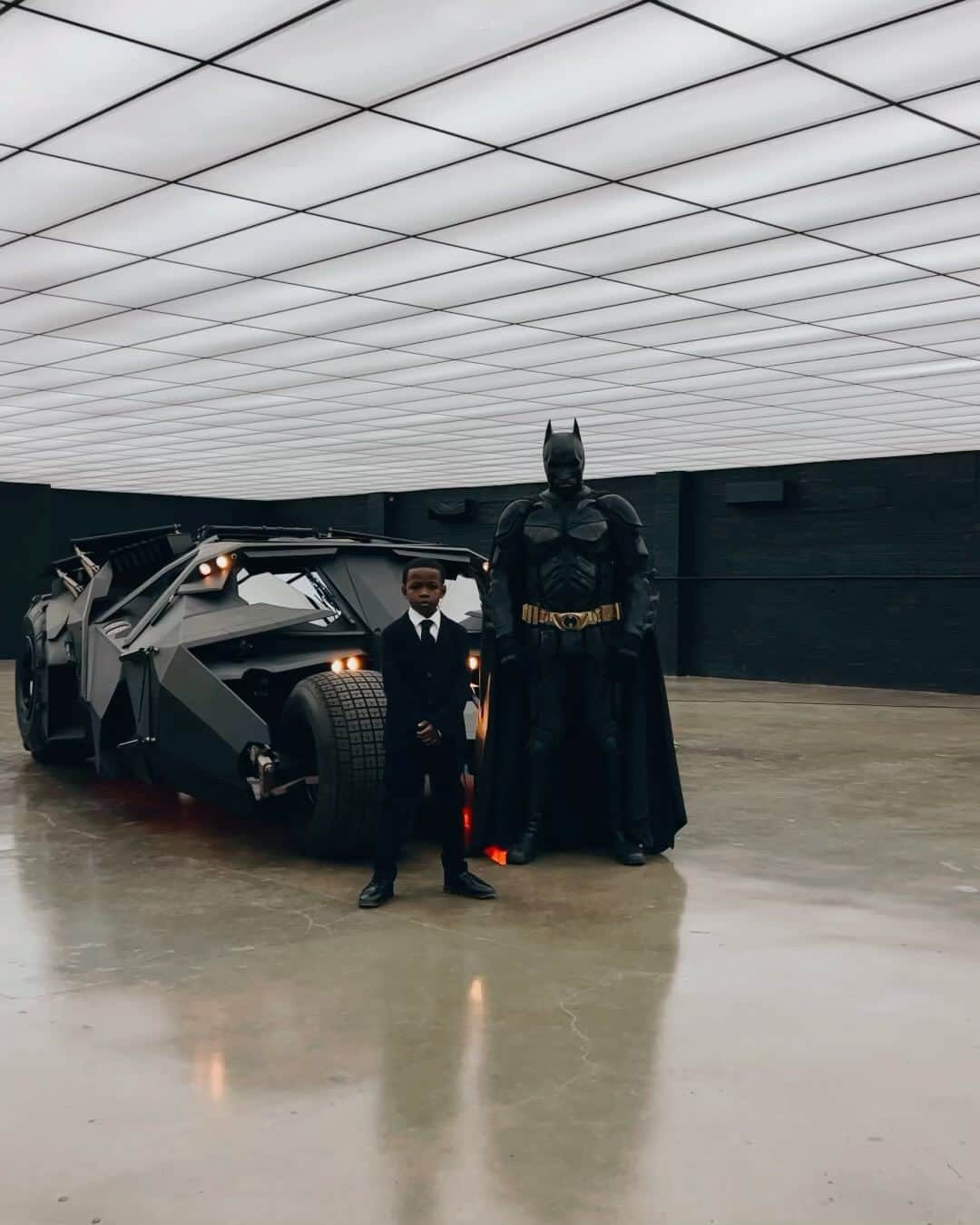ディディのインスタグラム：「#TheDarkestKnight」