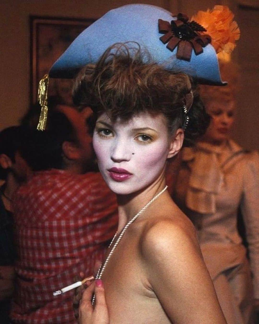 アリッサ・ヴァイオレットさんのインスタグラム写真 - (アリッサ・ヴァイオレットInstagram)「kate moss for vivienne westwood s/s ’94 café society」11月2日 10時44分 - alissaviolet