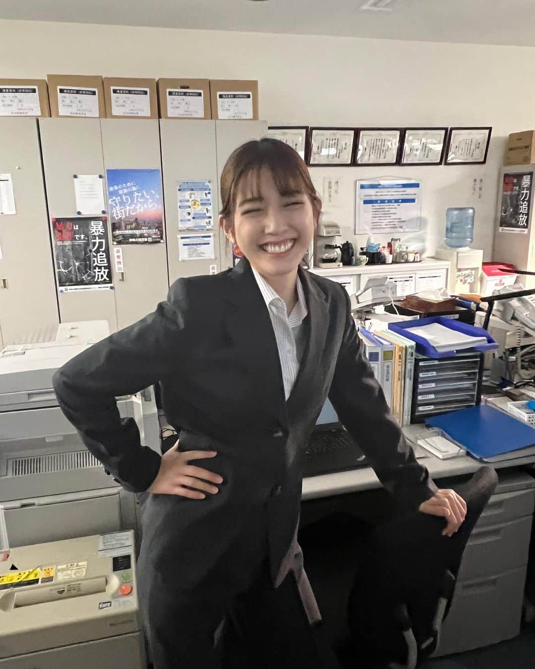 松田るかのインスタグラム：「本日11/2から映画『ナックルガール』が、Prime Video で日本を含む世界 240 以上の国と地域で配信スタートします！  私は新人刑事、半田夏菜子役で出演させて頂いております☺️  日韓共同制作の作品です！🇰🇷🇯🇵 韓国語が飛び交い、お昼にはキムチや韓国海苔が出てきて楽しく、そして韓国チームの皆さんもすごく温かい素敵な現場でした！ すこーしだけ韓国語も覚えました☺️✨  ぜひご覧下さい！」