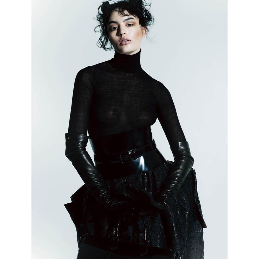 commons&senseのインスタグラム：「. commons&sense EX. ISSUE06 MAX MARA out on November 10th, 2023! #MaxMara #MaxMaraTeddyTen @maxmara   photos @takuya_uchiyama_photography  fashion @nao_now  hair @goutsugihair  make up @akiko25  model @keito_1214」