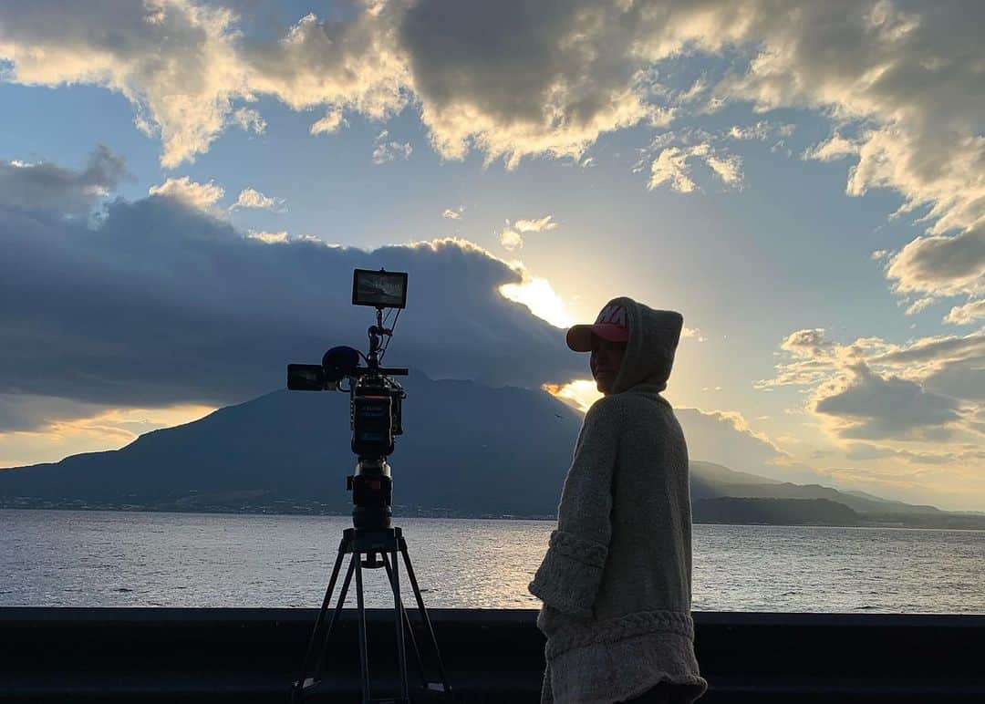 小川夏果さんのインスタグラム写真 - (小川夏果Instagram)「【11月5日(日)12時上映開始、いぶすき映画祭】監督伊地知拓郎『BEYOND IMAGINATION』がノミネートされ、指宿市民会館大ホールで上映されます。鹿児島にいらっしゃる皆さま、是非見に来てもらえたら嬉しいです！見に来て下さった皆さまが投票権を持ち、一般投票による審査で優勝者が選ばれます。 地元鹿児島で行われる唯一の映画祭...鹿児島出身の映画監督伊地知拓郎を応援してもらえたら嬉しいです‼︎  #映画 #映画祭 #movie  #screening #screenwriter  #director #takuroijichi  #監督 #伊地知拓郎  #producer #natsukaogawa  #プロデューサー @ogawanachu #小川夏果  #映画鑑賞 #映画記録 #映画好き #短編 #nominated  #selection #shortmovie  #鹿児島 #指宿 #ibusuki」11月2日 11時13分 - ogawanachu