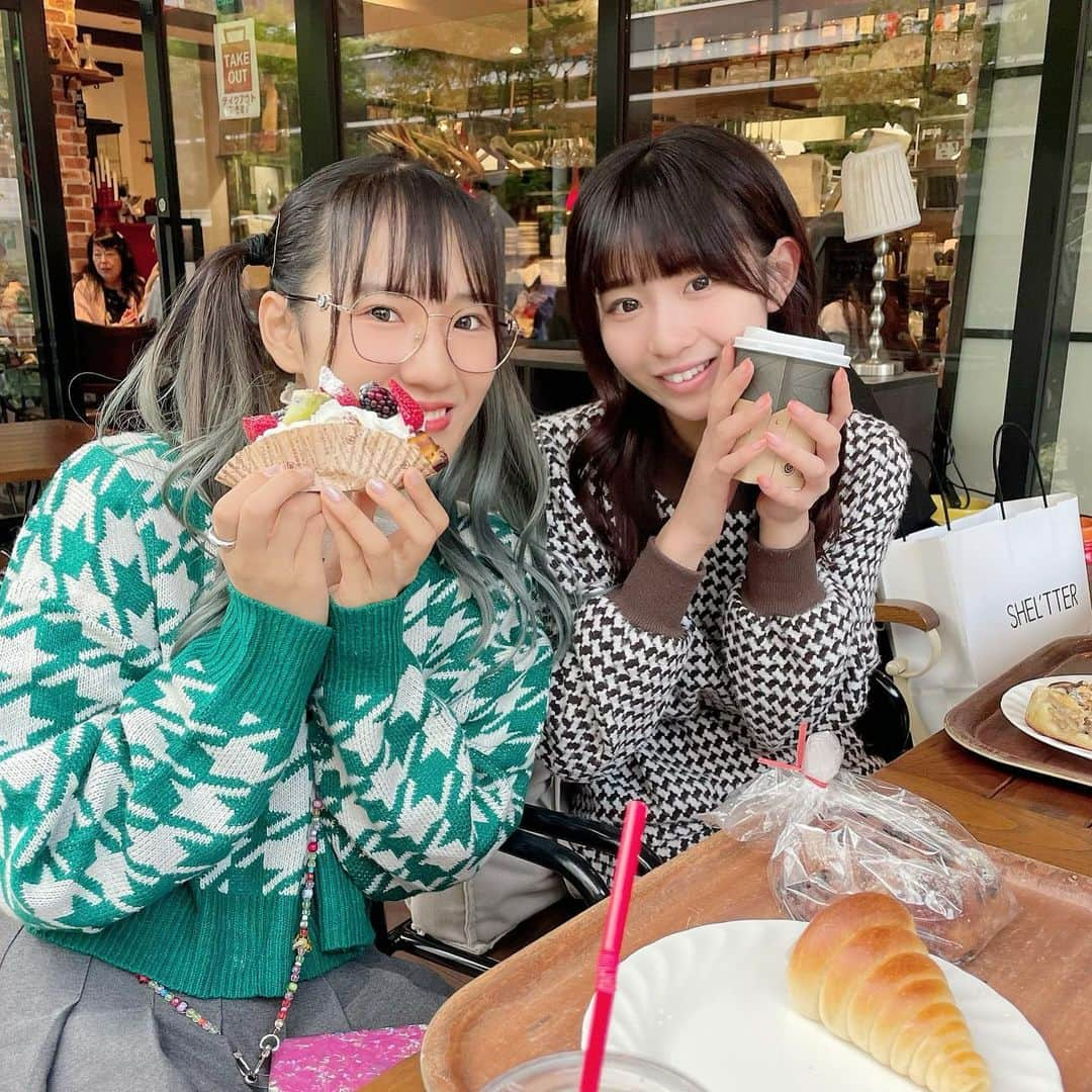 仮面女子さんのインスタグラム写真 - (仮面女子Instagram)「ランチタイム🍽️ @aoi_nonoa 💚 @morishita_mao ❤️」11月2日 11時34分 - kamenjoshi