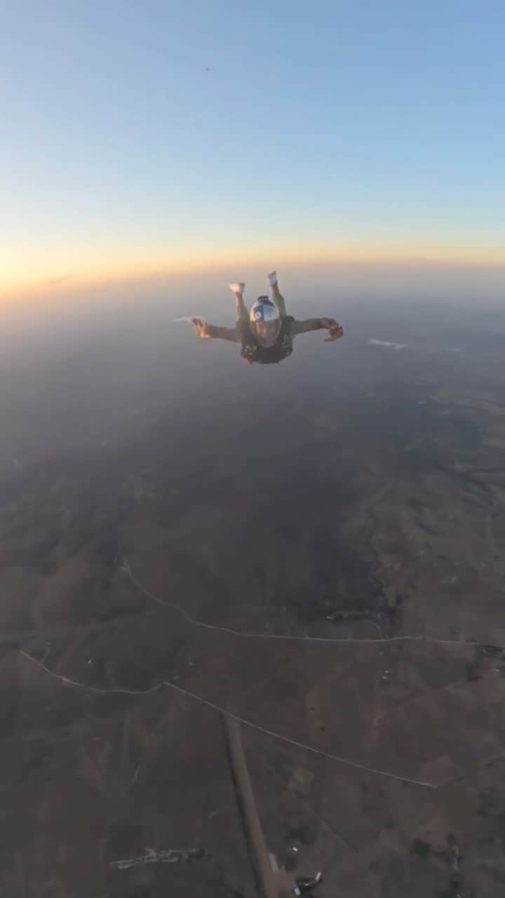 Hugo Garciaのインスタグラム：「REDBULL TE DA ALASSSSSS!!!!! 🙌🏽❤️‍🔥 Que bien se siente estar de vuelta en el aire! Viviendo un sueño junto a una de mis marcas favoritas 🥹」