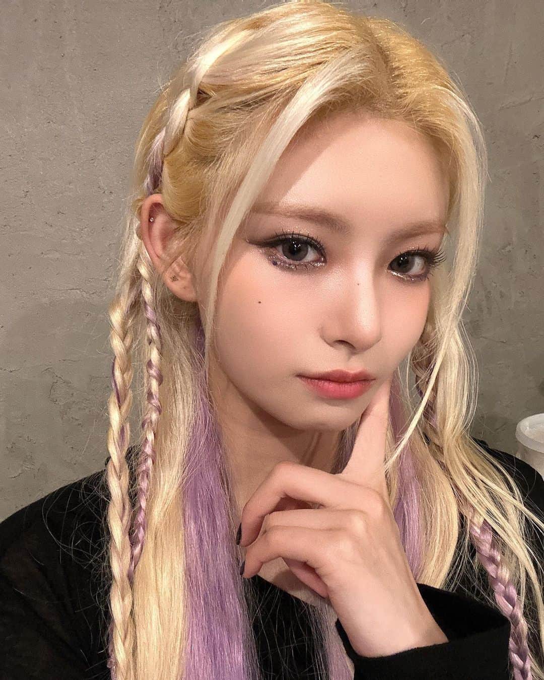 EVERGLOWさんのインスタグラム写真 - (EVERGLOWInstagram)「[📸Today EVERGLOW]  ‎23.11.01⁦‪ #US_TOUR in New Haven  오늘의 에버글로우💜  ‎⁦‪#EVERGLOW‬⁩ ⁦‪#에버글로우‬⁩ ‎⁦‪#이유‬⁩ ⁦‪#시현‬⁩ ⁦‪#미아‬⁩ ⁦‪#온다‬⁩ ⁦‪#아샤‬⁩ ⁦‪#이런‬⁩ #ALL_MY_GIRLS_IN_US」11月2日 11時47分 - official_everglow