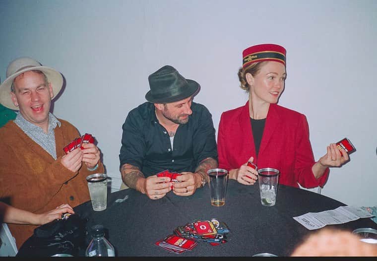 ジュリア・スタイルズのインスタグラム：「Clue is literally my favorite Comedy of all time. @questlove You host the best game nights. Thank you for giving me an excuse to play dress up.  @birbigs Uno Out.  No Sleep ‘till Jenga 📸 @christian_germoso @therongcathy 🎉」