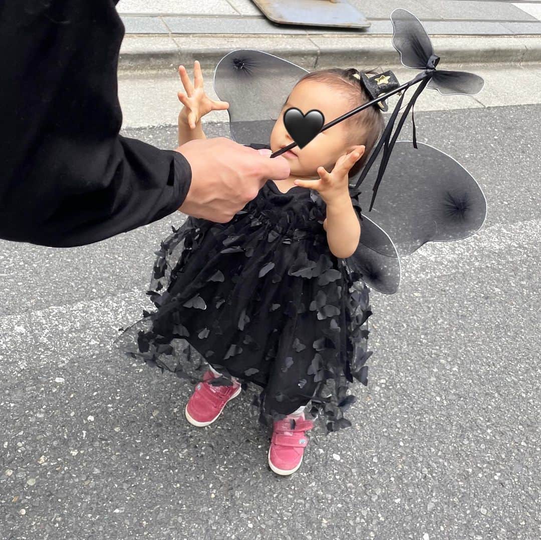 河西智美さんのインスタグラム写真 - (河西智美Instagram)「黒蝶🦋🖤  家族でブラックコーデ🖤✨」11月2日 11時52分 - chiyu3u