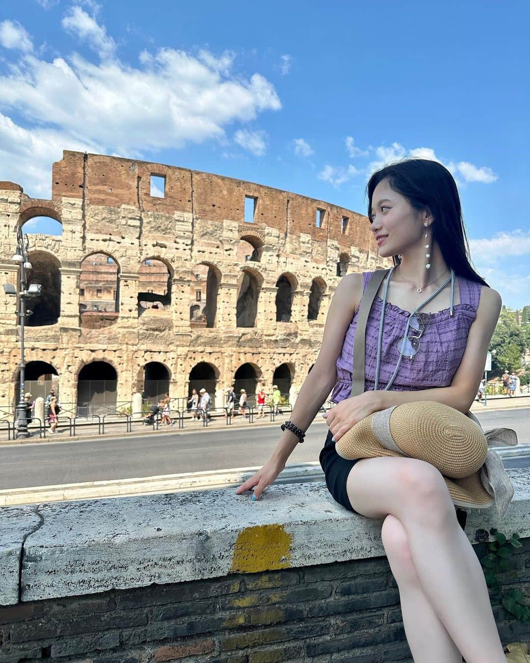 上田彩瑛さんのインスタグラム写真 - (上田彩瑛Instagram)「Italy🇮🇹  今日はコロッセオの写真を  中まで入りました（チケットけっこう早めに売り切れるぽいです🎫）  #イタリア #イタリア旅行 #ローマ #ローマ旅行 #コロッセオ」11月2日 12時04分 - sae__ueda__